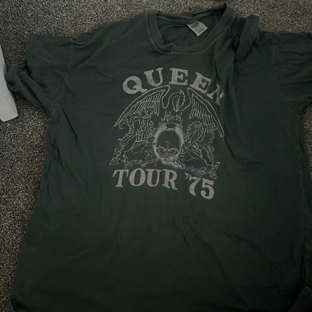 Queen T-shirt, size small or extra small